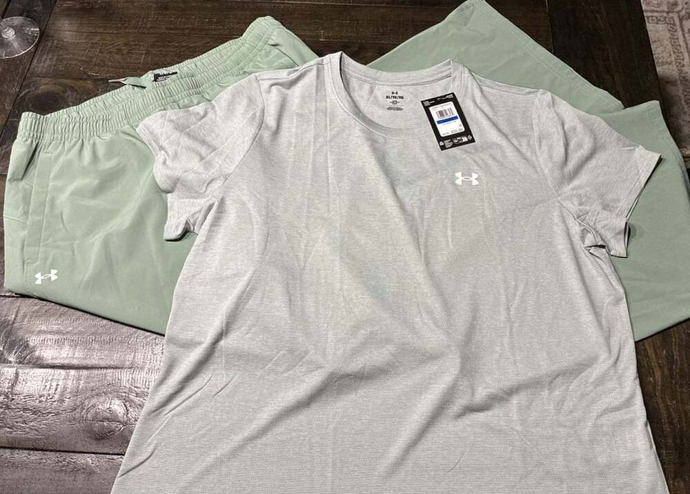 NEW Under Armour Tech Bubble SSC Size XL Gray Short Sleeve Shirt And Size L Pant